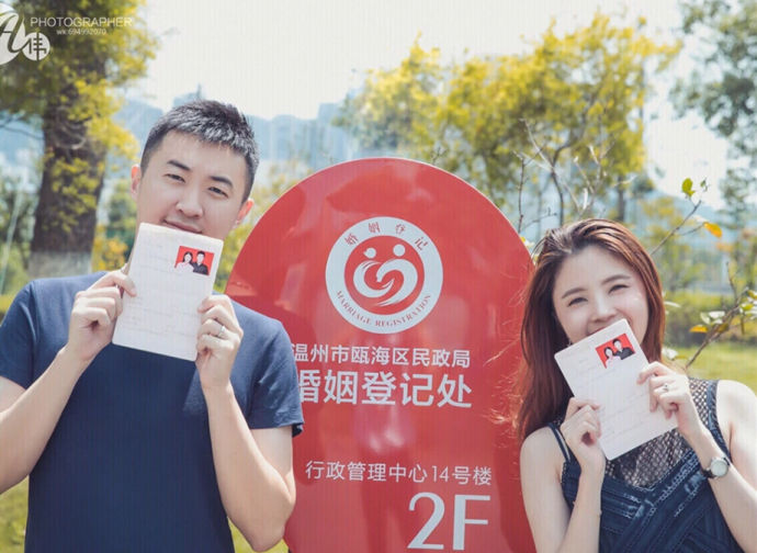 晒结婚证的简短句子 领结婚证发朋友圈的句子