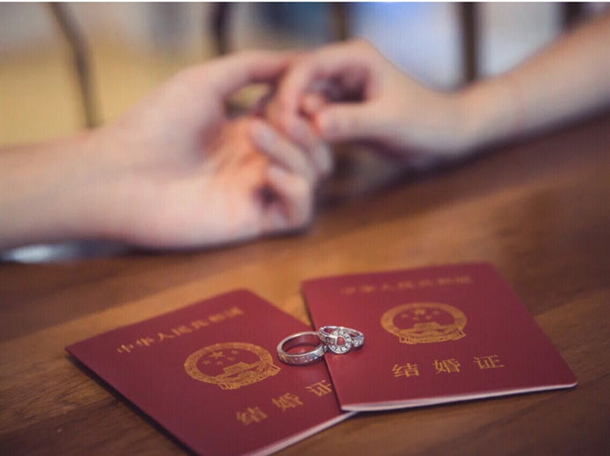 晒结婚证的简短句子 领结婚证发朋友圈的句子 1