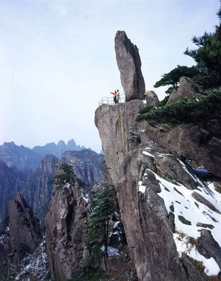 11.没有钱就没有消费，没有勇气就没有股票交易，没有广告就没有电视，没有领导才能做事就不好，实际上，这些都不是什么，关键是霜就要来了，你绝对不能没有祝福，幸福的霜冻！