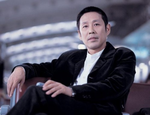 100.一个人最大的魅力是痛苦。女人不需要它。幸福快乐的女人就可以了。只有经历过人生和经历的沧桑的男人才具有吸引力。一个快乐的人看起来像个大婴儿。没什么意思。