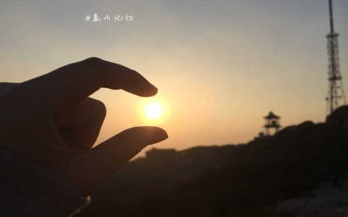 8.爱是赋予某人摧毁你的力量，但坚信他/她不会伤害你。