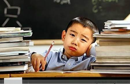 20.有了未来的梦想，在每个平凡而不是平凡的日子里，微笑都会更加灿烂。只要你不放弃，任何事情都不会使你收缩。只要你足够强大，什么都不会破坏自己！痛苦是磨砺意志的磨刀石，它能磨砺意志的剑；痛苦是生命的智慧成熟剂，它可以使智慧的果实更早成熟。