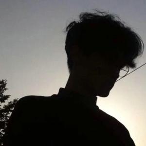 9.在遇见你之前，我对爱情一无所知。遇见你后，我对幸福一无所知。