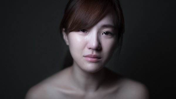 36.我不再想对任何人有依赖感。最好的状态是,在那里的时候你很好,而我仍然吃得好,离开的时候早点睡觉。有一天,您将不再需要疯狂的爱,您所想要的只是一个不会离开您的人。寒冷的时候我给你外套,胃疼的时候给我一杯热水,悲伤的时候我给你一个拥抱,所以我会陪在你身边,带你走遍路的每一段。