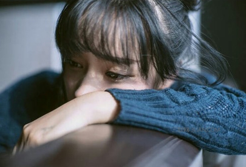 15.黑暗标记因悲伤和寒冷而受伤，并因内心和灵魂而死。为了寻找模糊的温暖，他没有理会身边的一切……当我醒来时，我发现自己很奇怪。