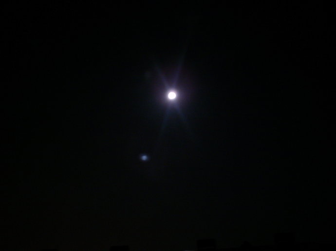 15.两个地方在秋天和傍晚在一起，在同一个星系中彼此相对。 -汤唯英武