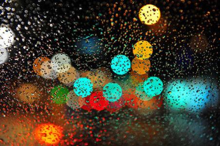 10.我曾经喜欢在下雨天独自开车兜风，一直想着，如果将来有我喜欢的人，我必须带她在一起，并最终实现这个愿望。
