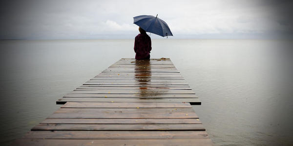 15.秋雨绵绵而甜美。秋雨和沙尘，就像哭泣一样，诉说着离别的悲伤和孤独的寂寞。秋雨袭来黄叶。就是这轻风，柔弱的黄色叶子受不了了。秋雨飘来飘去，无助地落下，犹如一只黄色的蝴蝶在空中飞舞。秋天的雨落到田里。稻米变黄了，伯父在忙着收割。秋天的雨落在枫叶上，枫叶被红色覆盖。在雨中，它微微颤抖，似乎向人们招手。你能闻到大米，小麦和甜瓜的成熟气味吗？空气中弥漫着桂花的香气，菊花的香气和苹果的果香。一切都那么美好。