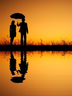 12.厨房里的食物只给你，床上的枕头只给你，夫妻的衣服只给你买，甜蜜的情歌只传给你，你想念的句子只会写给你您，您错过的短信只会发送给您！