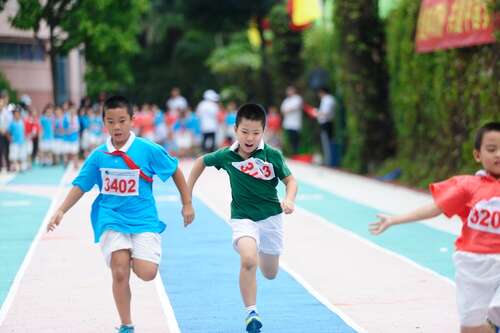 12.九点五十五分，活泼的生活。健生健生（老师），1.65米。