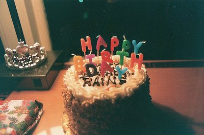 12.祝你生日快乐，祝你事业愉快，像老虎一样坚强，有无数的金钱，没有辛勤的工作，像老鼠一样悠闲，像得分一样浪漫，幸福就是你！