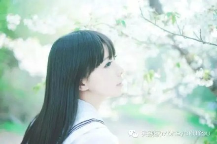 20.生活怎样可能？每个人都有得失。幸福不取决于外在的物质和虚荣，而是取决于自身的自我完善。一个人只有心中有美丽的形象，才能看到窗外的美景。灵魂的关键和推动快乐之窗的力量是您永不褪色的微笑。