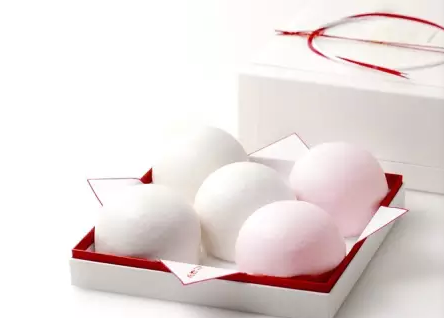 39.以食物为最高,并享受整个世界。