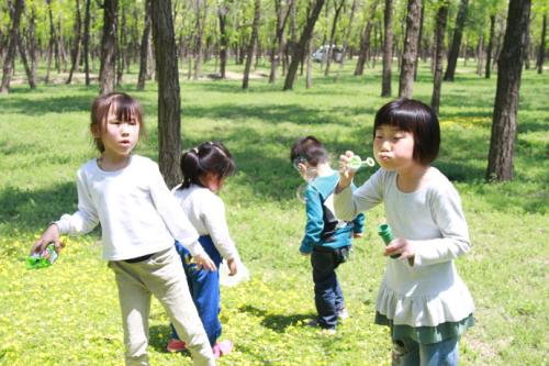 10.一听到，我就跳了三英尺高，欣喜若狂，忍不住高高兴兴地宣布和欢呼：“哦，哦，我必须有一个愉快的宣布！”