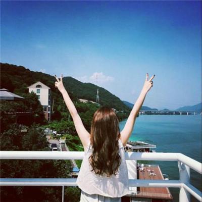 10.我把幸福放入“管子”中，高高兴兴地包裹着“棍子”，甜美地镶嵌着“一万”个孩子，祝你好运与“财富”相伴，刻有“白板”，并加持祝福以走过南，东和西北。愿幸福伴您一生。