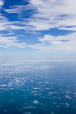 12.据说流星会回应要求，我愿意留在星空下，