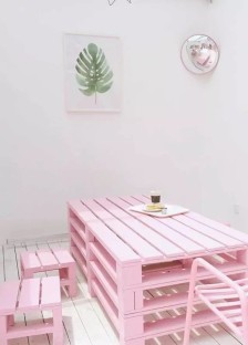 聪明的孩子会使父亲快乐，愚蠢的孩子会使母亲蒙羞。