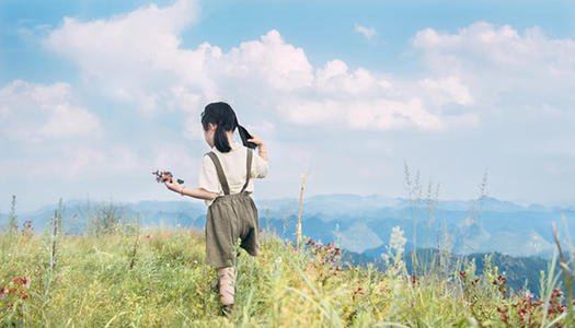 12.家庭感情是成长的摇篮。只有在她的照顾下，您才能健康成长。家庭的情感是力量的来源，只有在她的浇灌下，您才能蓬勃成长。