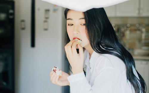 12.许多人说，婚姻是爱情的坟墓，但是可以和平相处的爱情胜过街头的尸体。