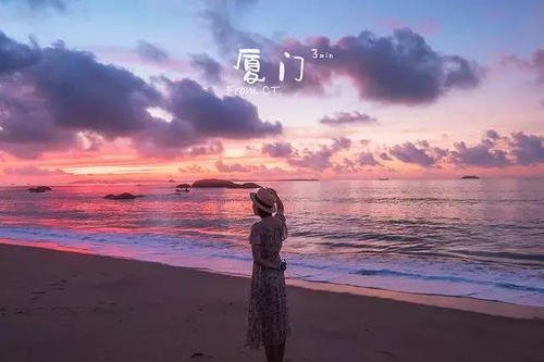 12.如果幸福是一棵草，那么蓝天白云下的绿色就是你的美丽，永远充满活力；如果幸福是一棵大树，那么茂盛叶子下的露水就是您的笑脸，总是晶莹剔透。祝生活愉快，每一天快乐！