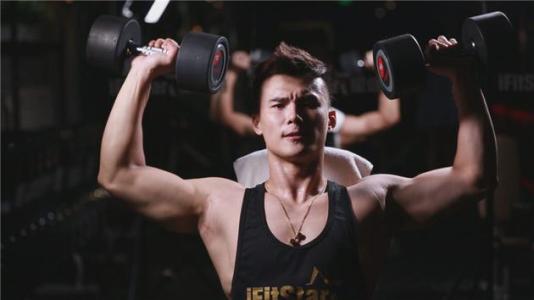 11.一切都有自己的天性，在处理事物时保持冷静，在感到自豪时保持冷静，在沮丧时保持冷静。您越忙，您需要花费更多的时间练习，保持良好的健康状况和定期的医疗保健；下决心提高您的信心，毅力，并锻炼身心。