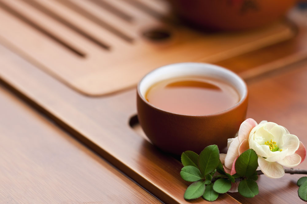 9.加，减，乘，除不足以奉献您！诗与歌，为您无尽赞美！您使用知识的花蜜倒入我们理想的花朵；您用心灵的清新之春来滋养我们情感的美丽果实。