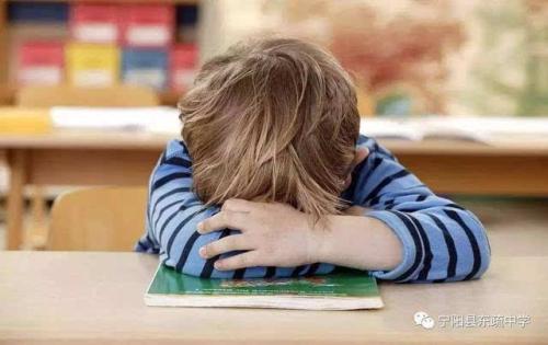 11.不管女人多么放荡，有时她们也可以照顾男人，而且永远不会失礼。而且，无论男人多么宁静，女人都很难终生照顾她。区别仅在于心理出轨或身体出轨。因此，无论女人多么放任自流，最重要的还是忠诚度。无论一个人多么忠诚，他的内心都渴望放荡。