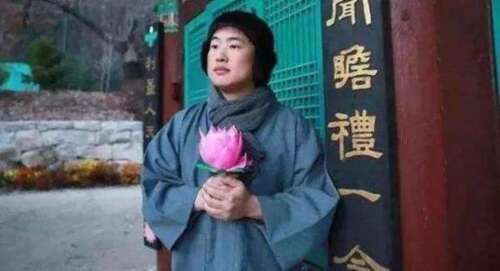 10.佛陀说：只有一百代后我们才能渡过船，一千代人才能一起睡。在前世凝视五百次，在前世一次摩擦肩膀。我恳求佛陀如此努力，以至于我们将拥有另一种纽带，并在几个月和几年中彼此相爱。