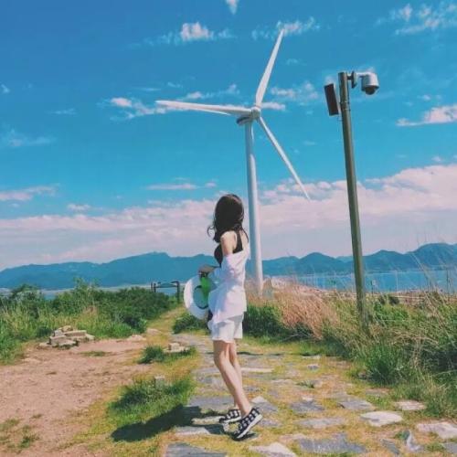 12.旅行并不关心目的地，而是关心途中的人和事，以及美丽的回忆和风景。背包，走远，梦想的目的地。