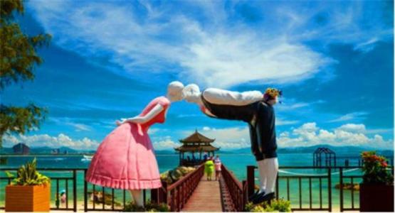 12.失去一时冲动，沉着冷静，这几年将会有很多美好的时光；失去照顾，慷慨解囊，生活中将会充满温暖；失去自私，更多关怀和灵魂有很多宁静。亲爱的朋友，愿您的生活充满美丽，温暖和甜美。