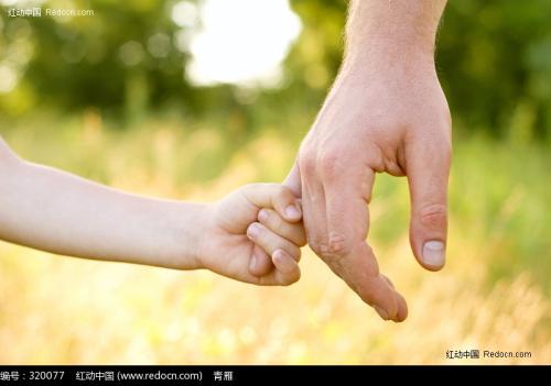10.在孩子的口和心中，母亲是上帝。 （英国）