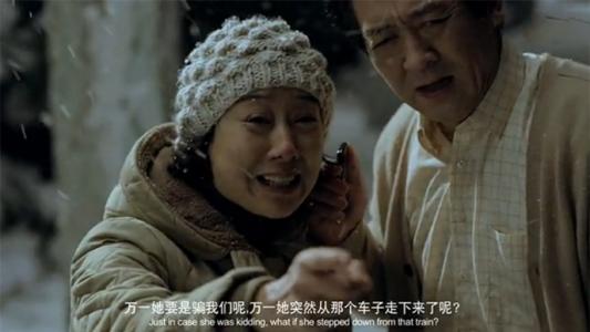12.漫长的历史之河不能压倒伟大的母爱，但是时间带给我们的是母爱的本质。母亲的爱就像春风，一次又一次地治愈我们的内在创伤；母亲的爱就像夏日的雨，一次又一次地滋养着我们的心。母亲的爱就像冬天的雪一样，一次又一次地为地球带来无限的欢乐。母爱也许带给我们的不仅仅是这些，但我可以通过内在的感受体验到世界上最美丽的爱。