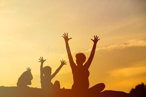 11.您能深刻感受到家庭的温暖吗？我可以深刻地感受到家庭的温暖。在我的家人中，每个人都很幸福，也很可爱。