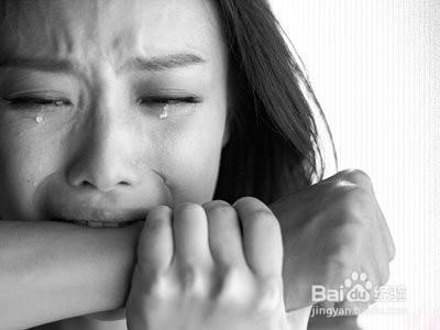 11.天上没有翅膀的痕迹，但是鸟儿已经飞过了。心脏还没有被刀割伤，但是疼痛是如此明显。在胸部最柔软的部位，被情人伤害的伤口远比四肢的伤口锐利，只有时间才能治愈。