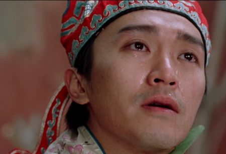 10.我认为爱可以克服一切，谁知道有时她无能为力。我认为爱情可以填补生活中的遗憾，但爱情可以创造更多的遗憾。日食和日食在爱情中不断重复。对于另一个人，天空永远不会是蓝色的。
