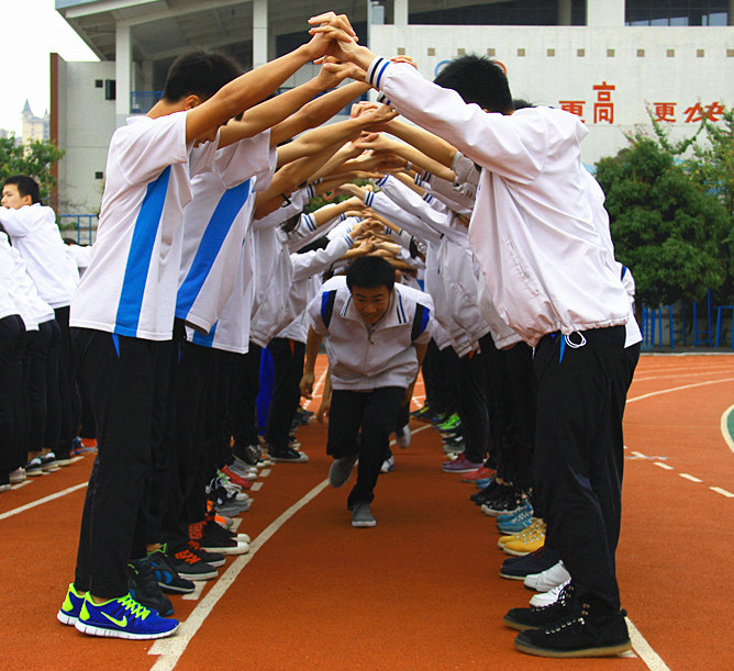 11.第八堂课一出来，谁就参加比赛，谁就横扫了竞技场，但我占了上风！