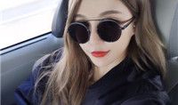 开车墨镜美女气质头像
