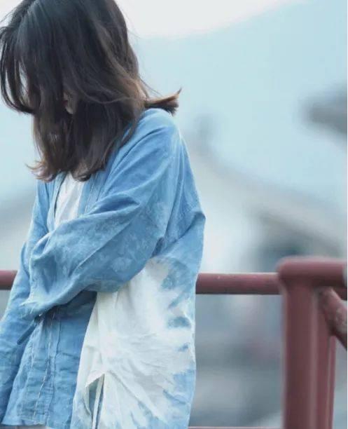 10.我无法隐藏秘密，也无法悲伤，就像我无法隐藏爱你的喜悦，也无法隐藏分离时的徘徊一样。我很平静，如果你愿意受伤害，你会受伤害。