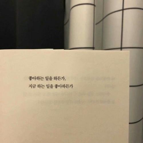 11.生活是一面镜子。当你对她微笑时，她对你微笑。