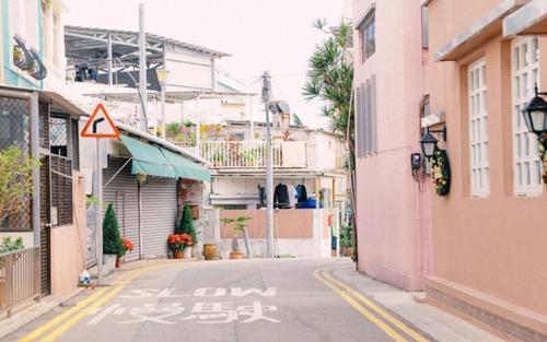 10.一听到，我就跳了三英尺高，欣喜若狂，忍不住高高兴兴地宣布和欢呼：“哦，哦，我必须有一个愉快的宣布！”