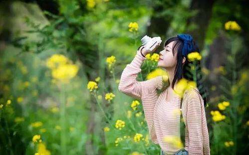 12.岁月匆匆，愿我的祝福留在你心中；和平的句子代表了我所有的愿望；好朋友，简单就是好；良好的友谊，最爽快的是最真实的；良好的命运将持续很长时间。希望：每天快乐！
