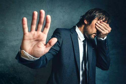 10.我了解你们的人，但我仍然认为您是我最好的朋友。但是我没想到你会这样。你知道我有钱时来找我。好好对待我当我没有钱的时候。我想找到你他们全都藏了起来。啊。我瞎了，见错人了。真的把我当朋友。我会牢记在心。
