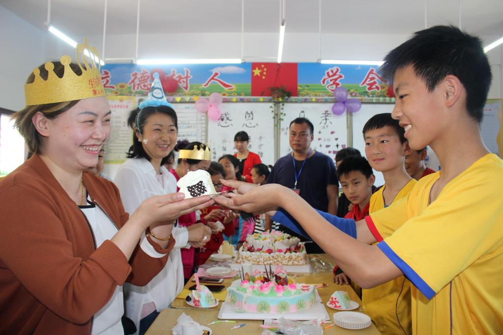 11.谢谢，亲爱的父亲，在您忙碌的工作中，您将总有时间陪伴我的头发，染发我并感受到父爱的存在。