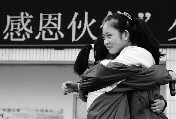 10.所谓的好朋友就像我们一样。他们可以谈论自己内心的感受，互相关心，互相照顾，时而大笑，时而争论，却不专心。