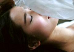 10.爱是一种感觉，即使在痛苦中，你也会感到幸福；爱情是一种体验，即使心碎也会感到甜蜜;爱情是一种体验，即使你破碎了，你也会感到美丽。爱上你只是一刻，而忘记你需要一辈子。无论您是否记得我，在您的心中总会流下一滴因爱您而流下的眼泪，永远在那儿。