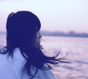 11.我们一个人生活在各自的生活圈中，他们幸福，悲伤，失望，沮丧，沮丧，然后我们快乐地等待着充满希望的明天。