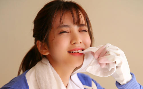 10.姐妹们在这个特殊的日子快乐地聚会在一起，所以他们一定很漂亮。我希望他们九个人下次再聚在一起！