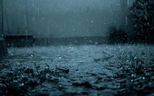 悲伤谈论雨
