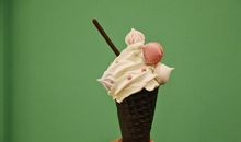 表达一个女孩开心的句子 形容女人高兴的美句