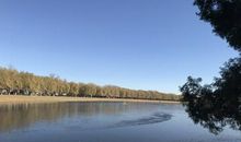 描写河边美景的句子